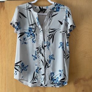 Ann Taylor gray and blue floral blouse size medium